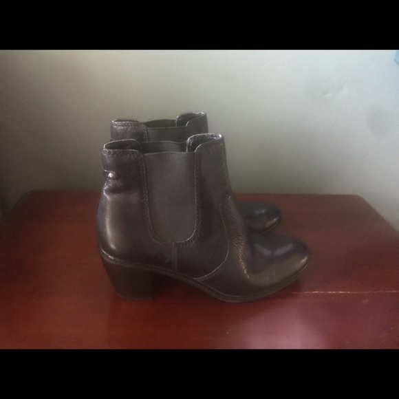 Gifted! Anne Klein Leather Ankle Boots - Picture 6 of 8